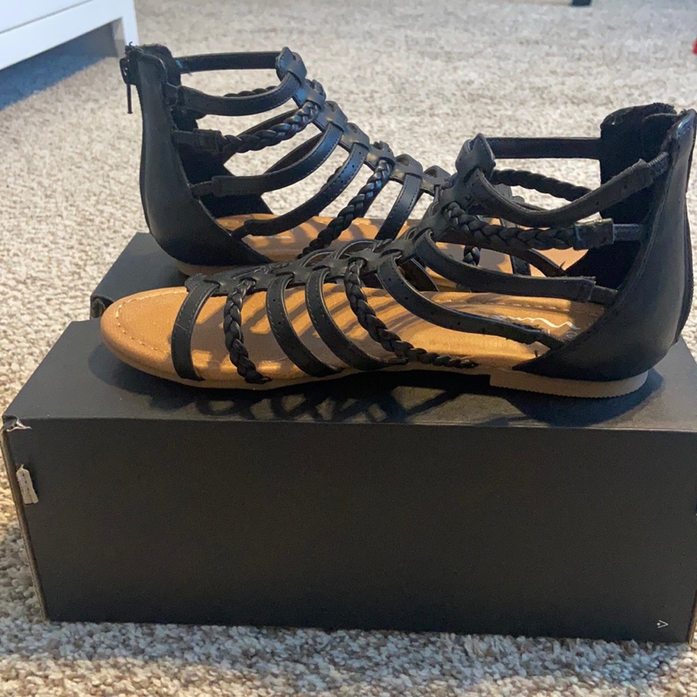 Size 5 The Touch of Nina gladiator sandals.